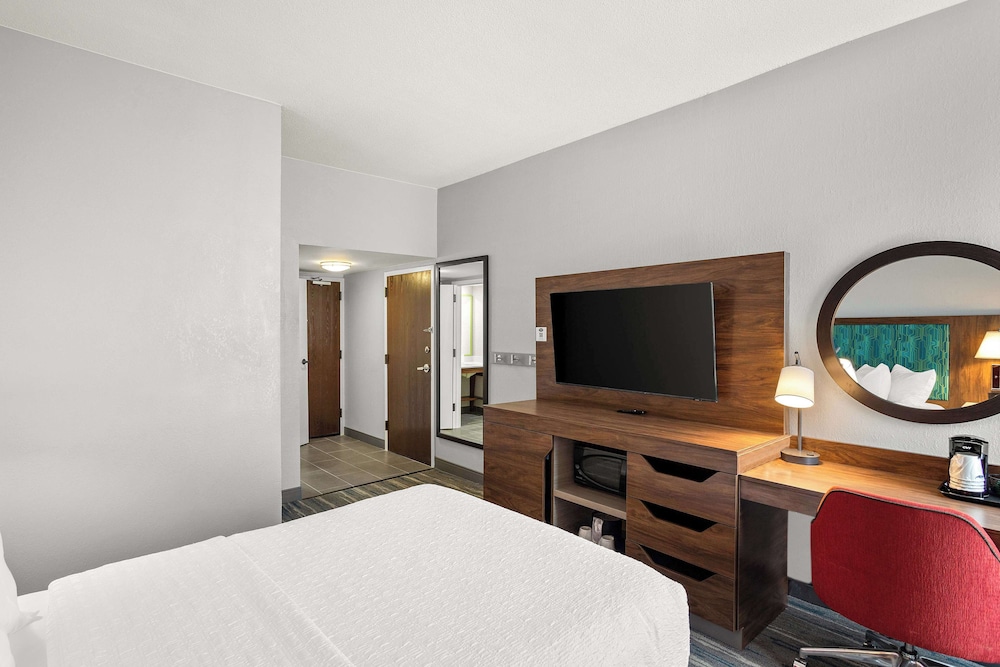 Hampton Inn Bridgeport Clarksburg - photo 20