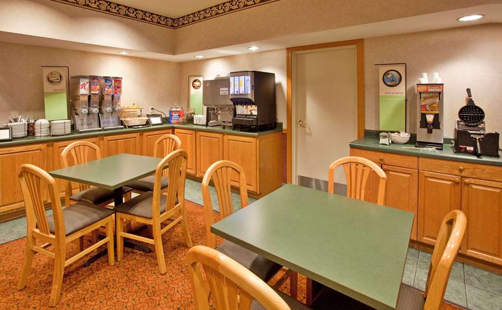 Country Inn & Suites by Radisson Bloomington Normal West IL - photo 16