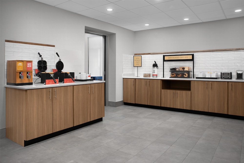 Hampton Inn & Suites Tupelo Barnes Crossing - photo 34