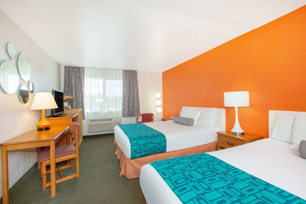 Howard Johnson by Wyndham Salem - photo 7