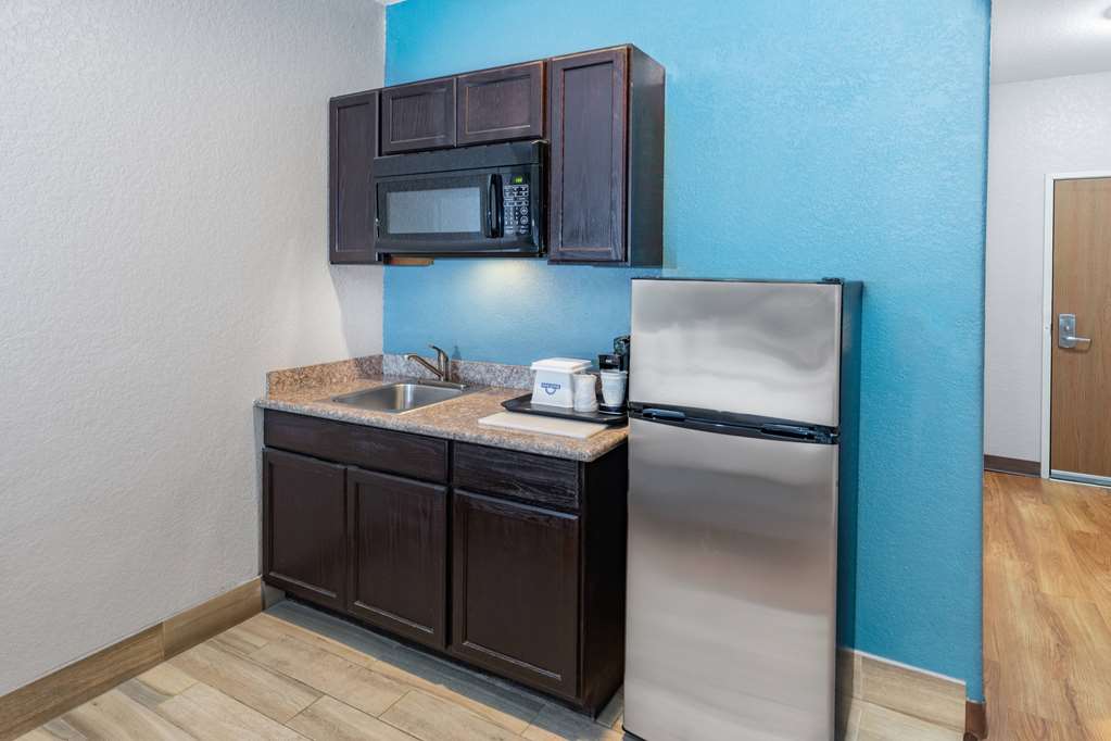 Days Inn & Suites by Wyndham San Antonio near Frost Bank Center - photo 28