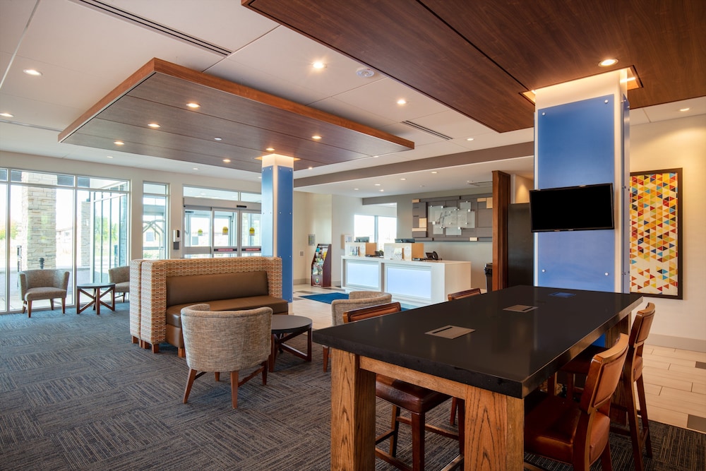 Holiday Inn Express & Suites Beloit by IHG - photo 27
