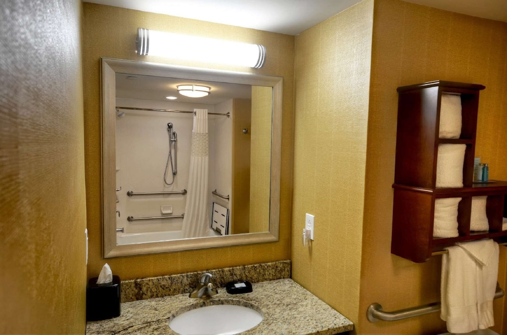 Hampton Inn & Suites Tifton - photo 11