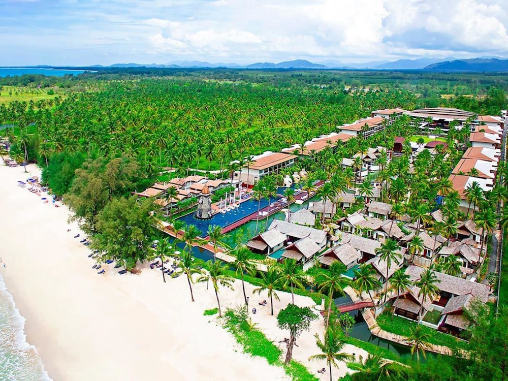 Graceland Khaolak Beachfront Resort in Ban Khao Lak, Thailand