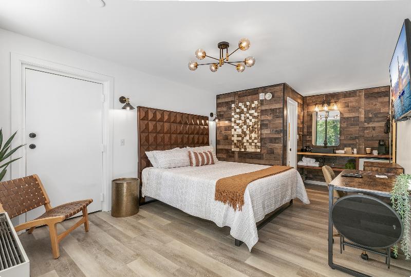 Candlewick Inn - featured photo