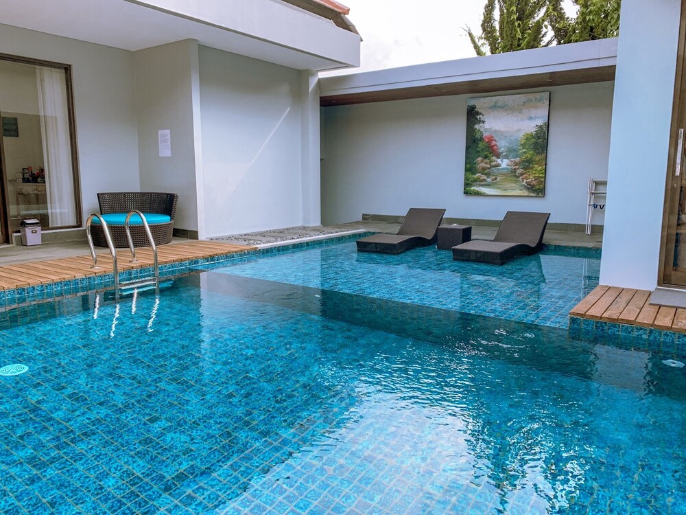 Kirei Mountain View 7BR Villa with a private pool — 4-Star Luxury Hotel in Bandung, Indonesia
