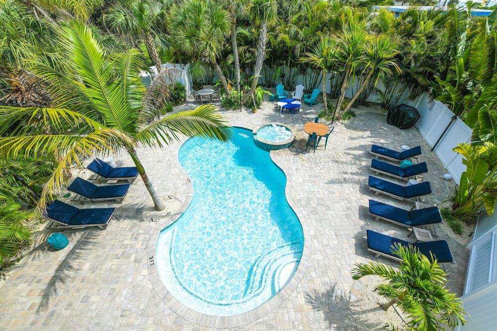 The Pool House — 4-Star Luxury Hotel in Siesta Key, United States