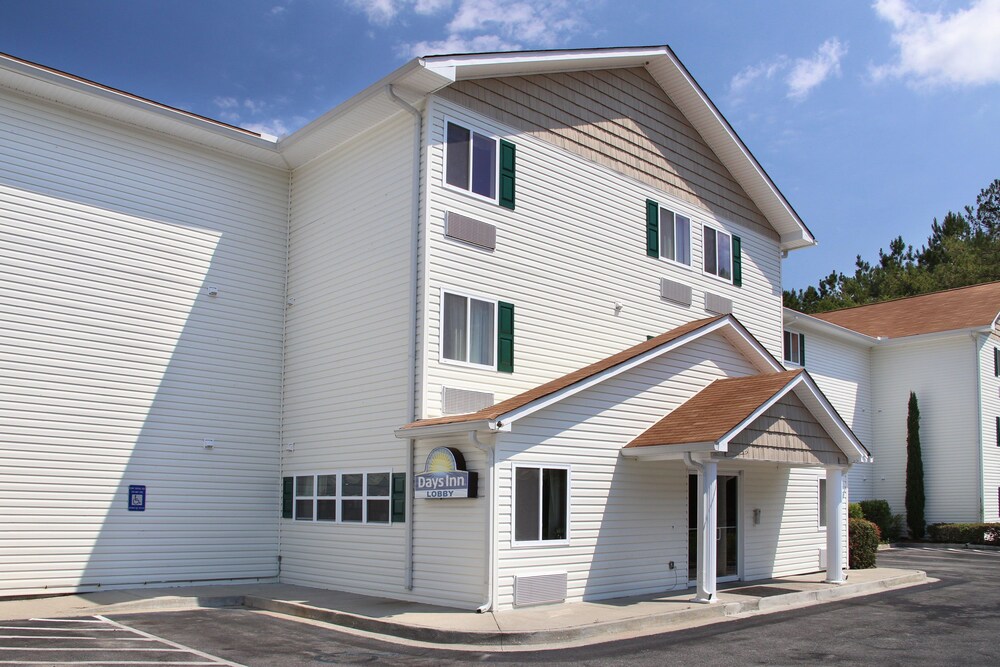 Days Inn by Wyndham Darien - photo 15