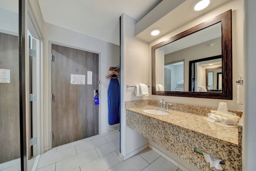 Holiday Inn Express Hotel & Suites Beatrice by IHG - photo 60
