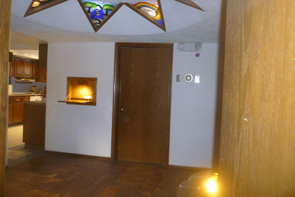7 Gables Inn & Suites - photo 3