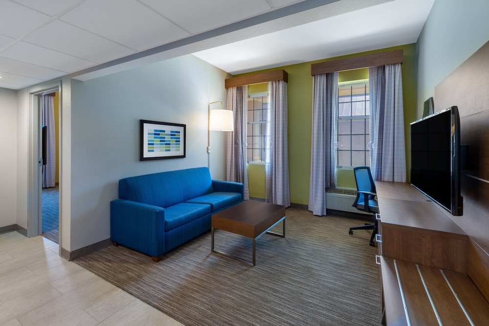 Holiday Inn Express State College at Williamsburg Square by IHG - photo 7