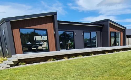 Miss Eastons Whare in Westport, New Zealand