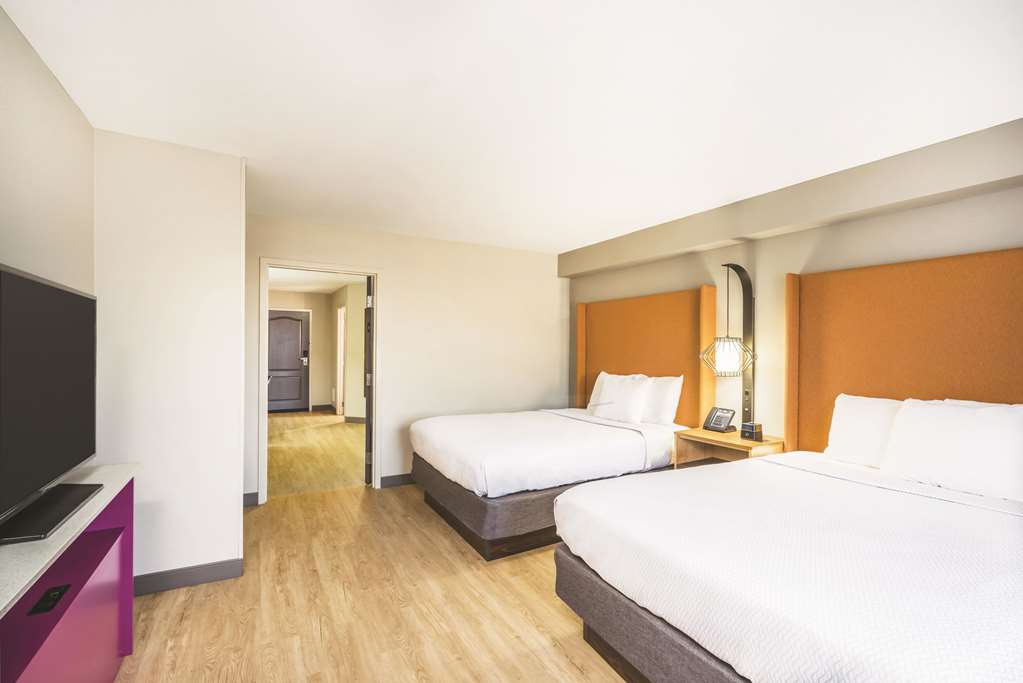 La Quinta Inn & Suites by Wyndham Chattanooga Hamilton Place - photo 24