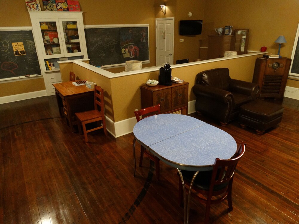 Davie School Inn - photo 20
