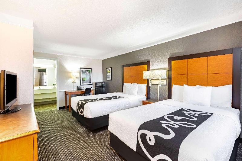 Travelodge by Wyndham El Paso Airport - photo 12
