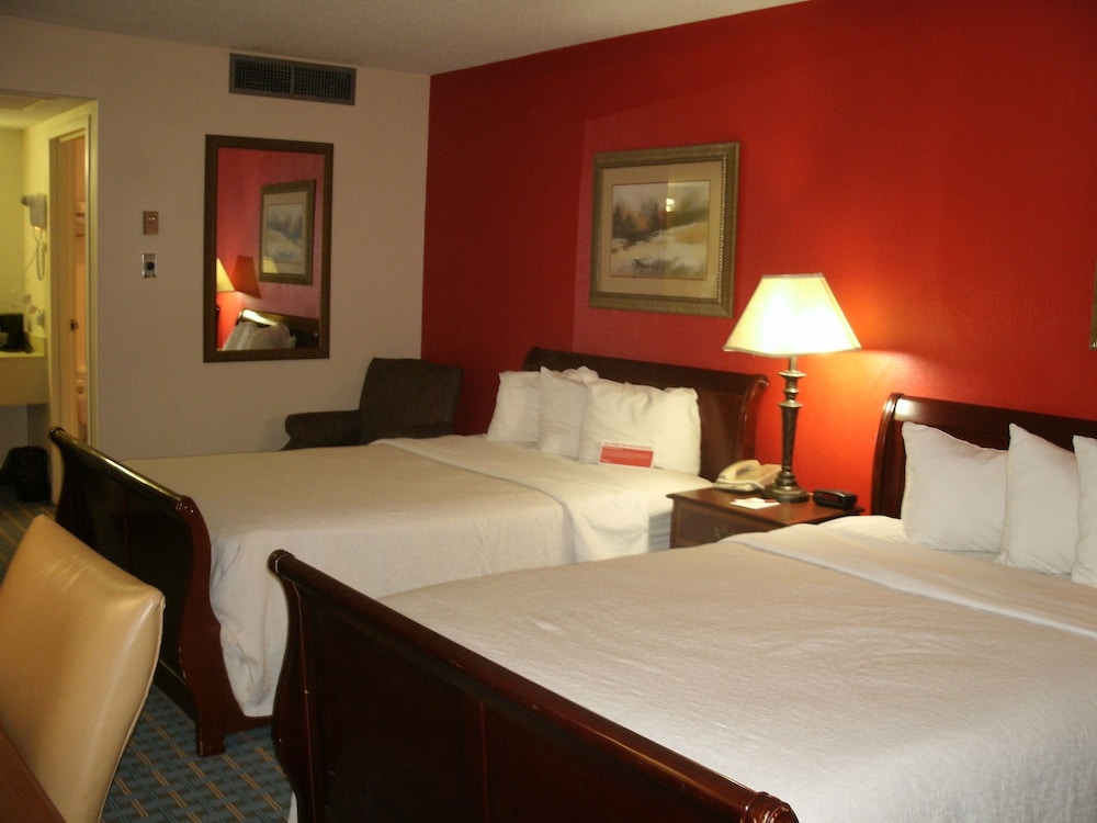 Salina Ambassador Hotel and Conference Center - photo 6