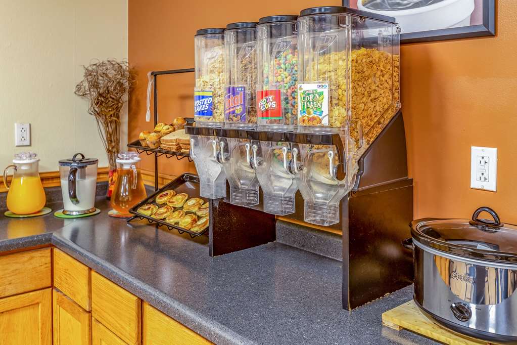 Econo Lodge Inn & Suites Newton - photo 28