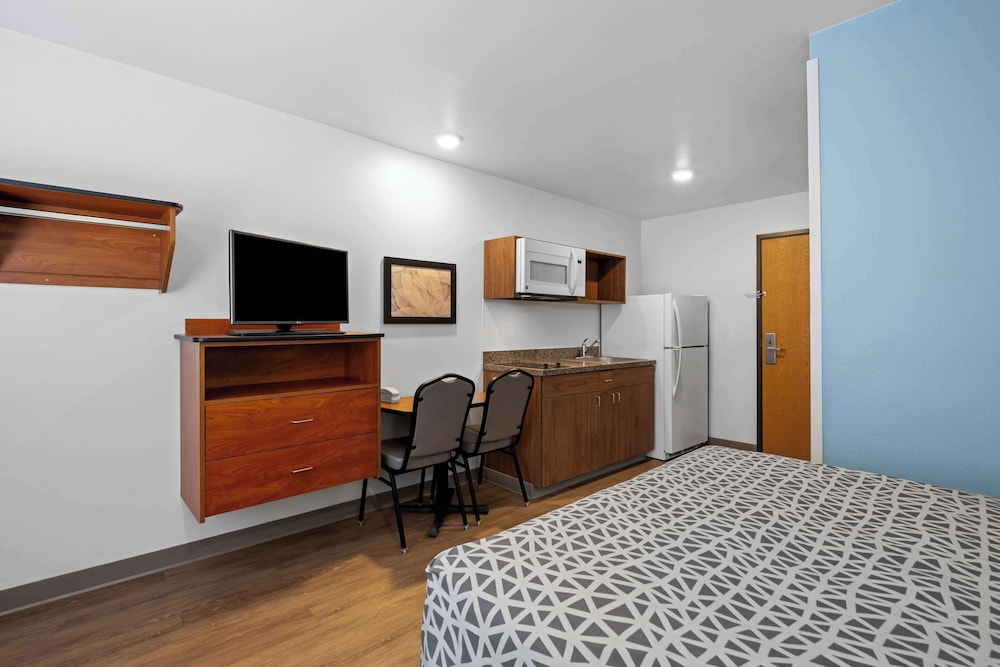 WoodSpring Suites Hobbs - photo 13