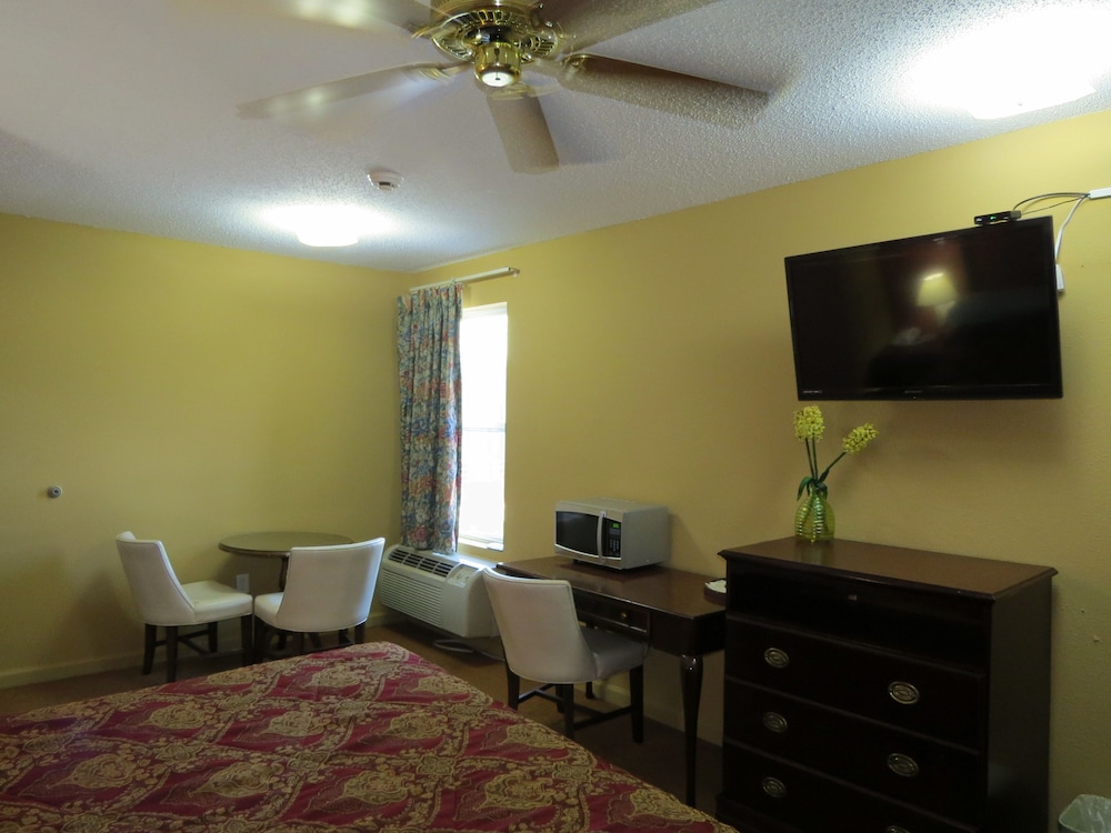 First Western Inn Caseyville - photo 18