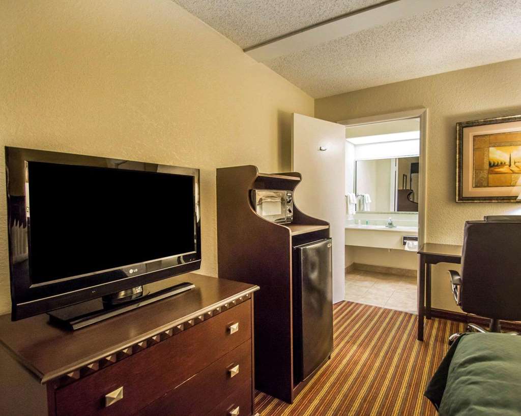 Quality Inn & Suites at Tropicana Field - photo 20