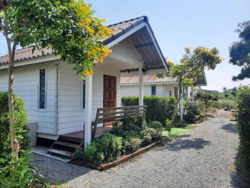 Homlomchomsuan หอมลมชมสวน — hotel in Ban Mai