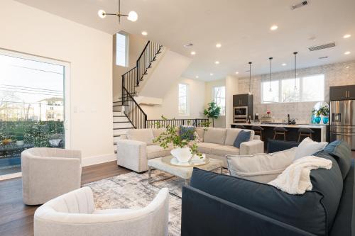 City Luxe 4br in Houston with Rooftop And Wfh Station in Houston, United States