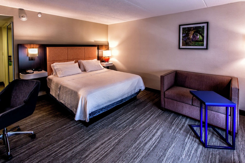 Hampton Inn & Suites Staten Island - photo 30