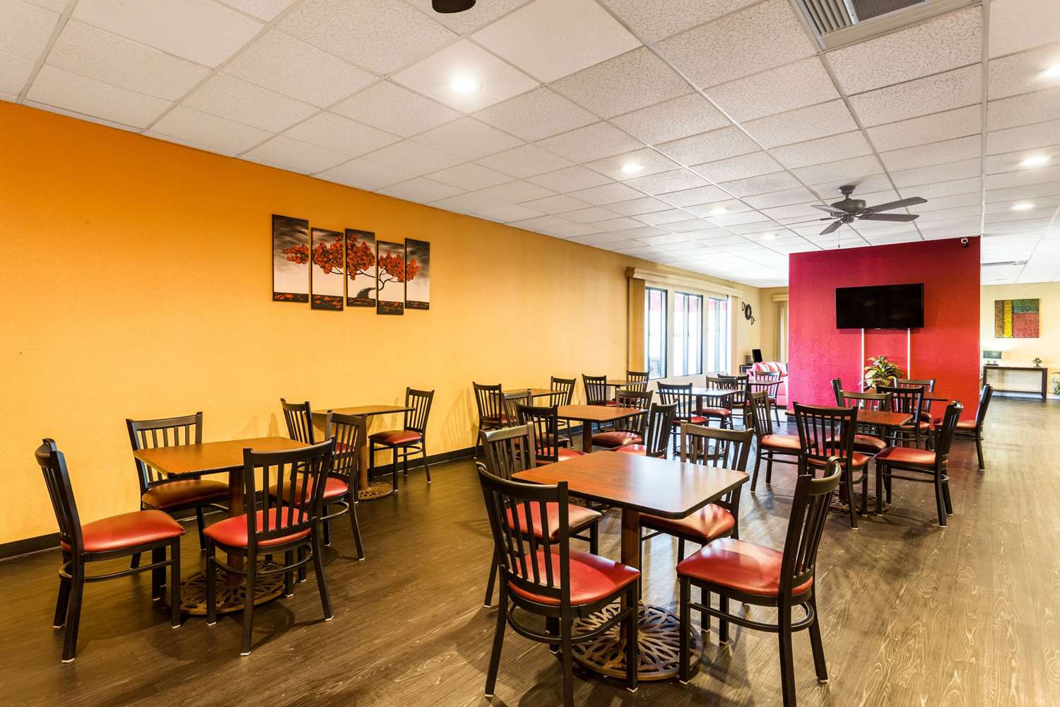 Econo Lodge Homewood Birmingham - photo 13