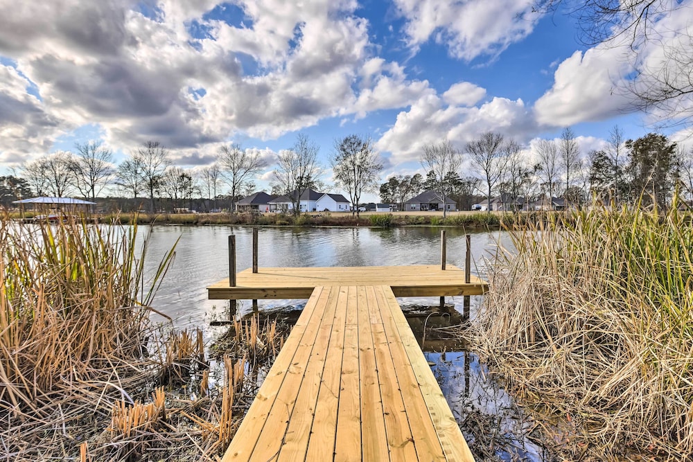 Lakefront Wetumpka Escape w Furnished Deck — hotel in Wetumpka