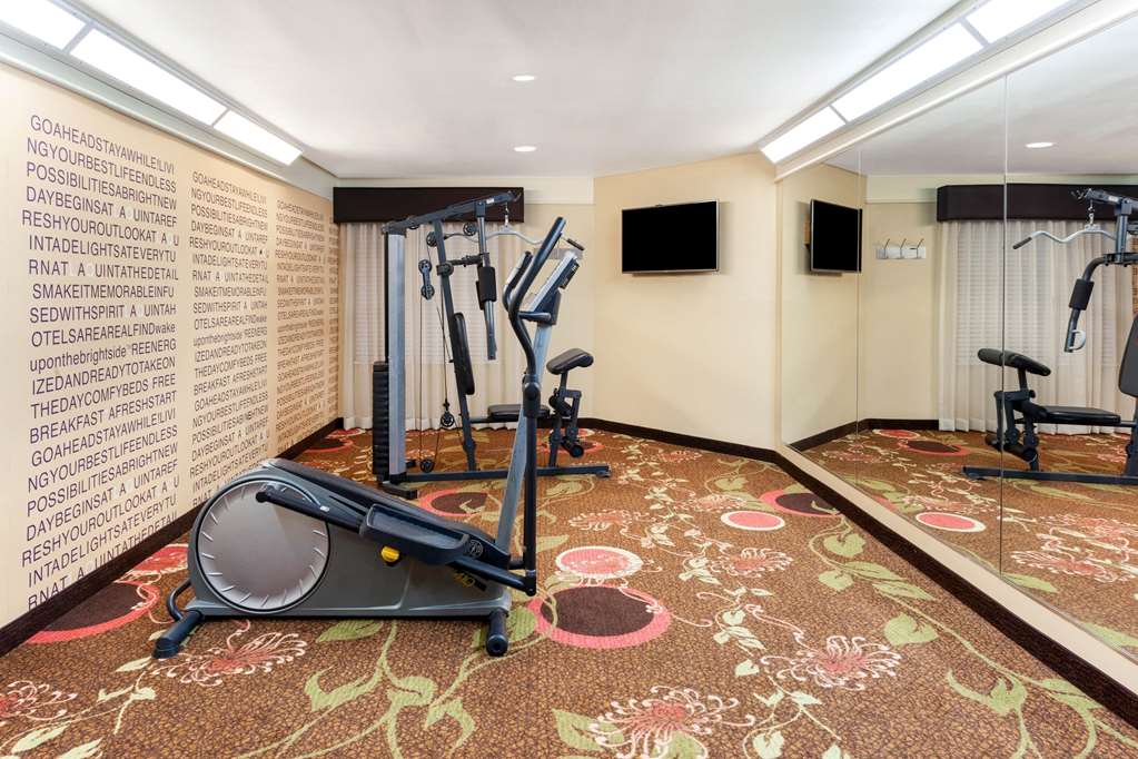 La Quinta Inn & Suites by Wyndham Seguin - photo 11