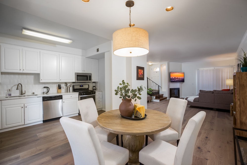 Orlando Townhouse — 4-Star Luxury Hotel in Los Angeles, United States