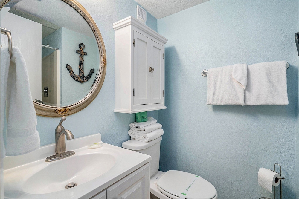 1004 Waters Edge Resort 1 Bedroom Condo by RedAwning - photo 8