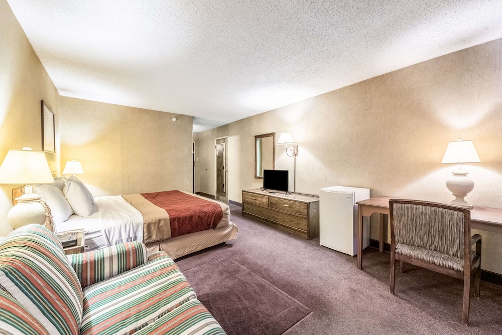 Econo Lodge Brainerd - photo 16