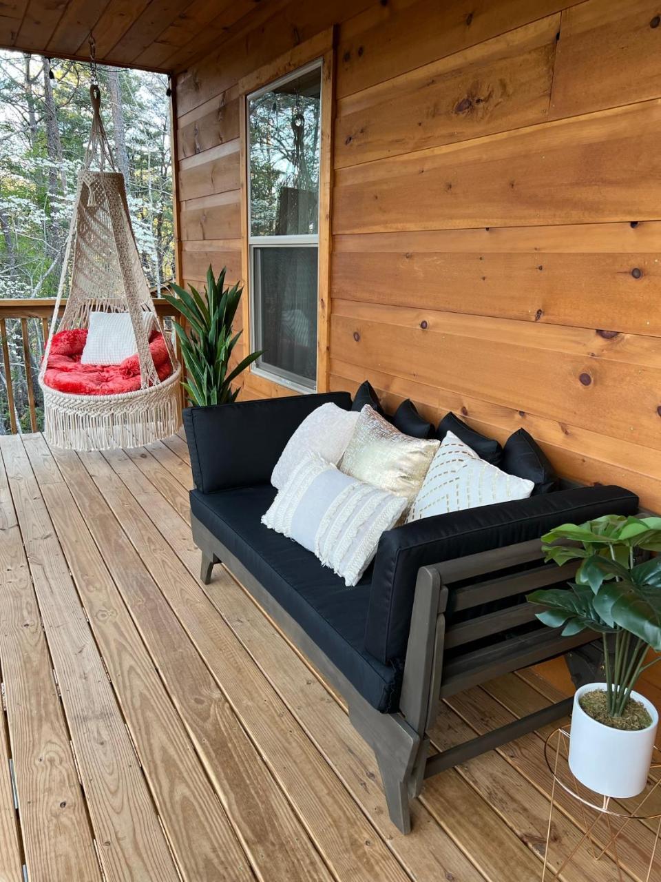 Almost Heaven Mountain Cabin — 4-Star Luxury Hotel in Murphy, United States
