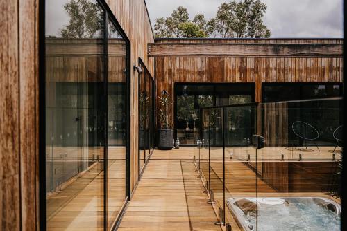 The Deck Hepburn Springs Daylesford — 4-Star Luxury Hotel in Daylesford, Australia