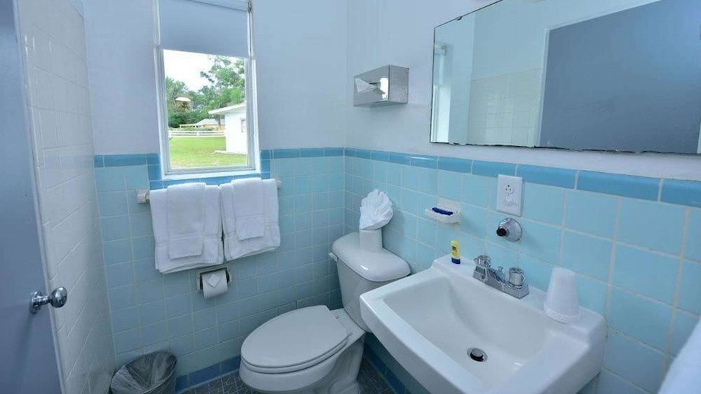 Sun Plaza Motel - photo 18