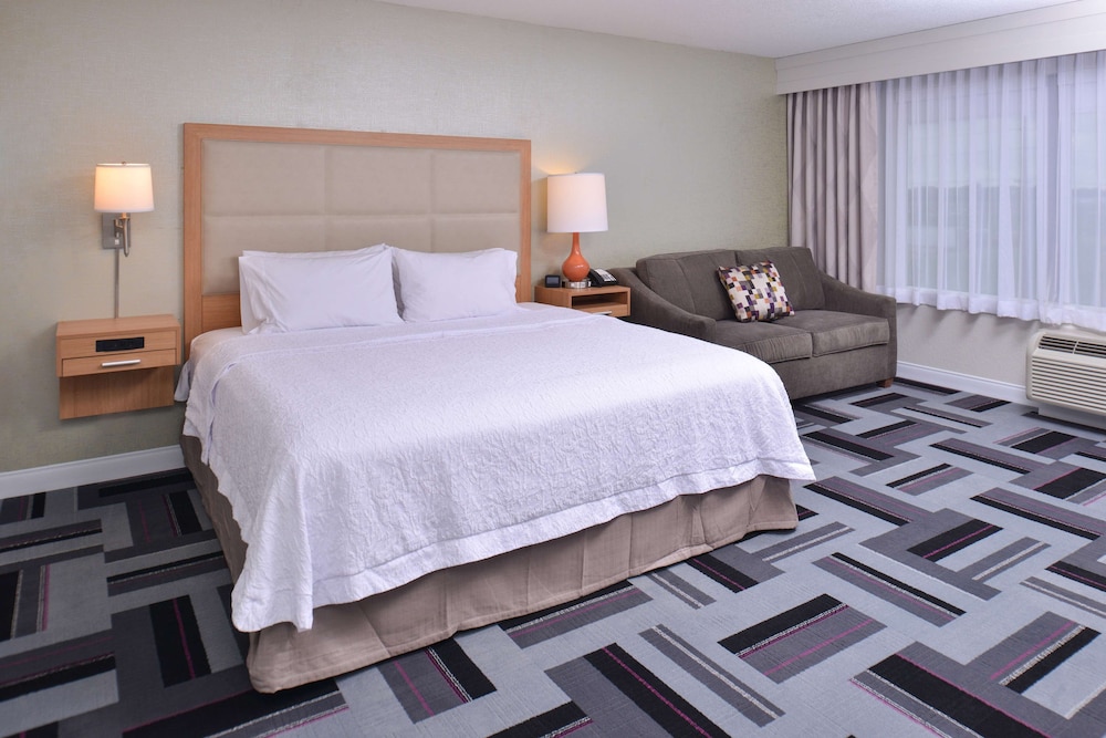 Hampton Inn & Suites Ames - photo 21