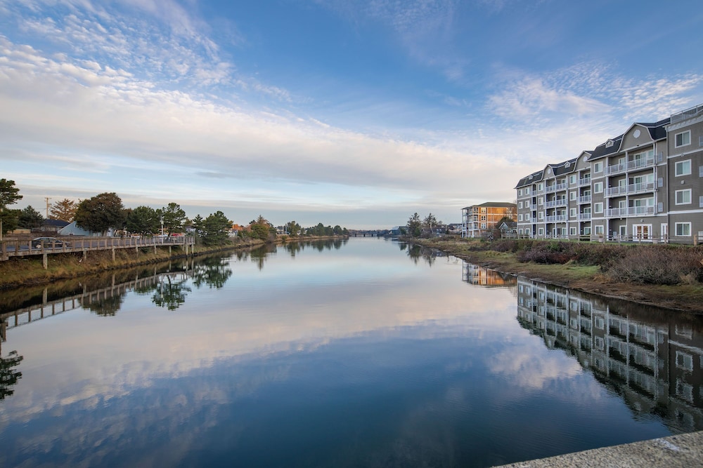 Rivertide Suites Hotel - photo 33