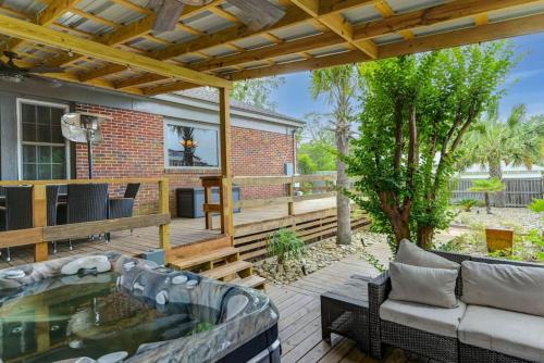 3BR Brick Cottage Mins to USC — 4-Star Luxury Hotel in West Columbia, United States