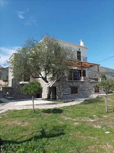 Villa Rodi — 4-Star Luxury Hotel in Galaxidhion, Greece