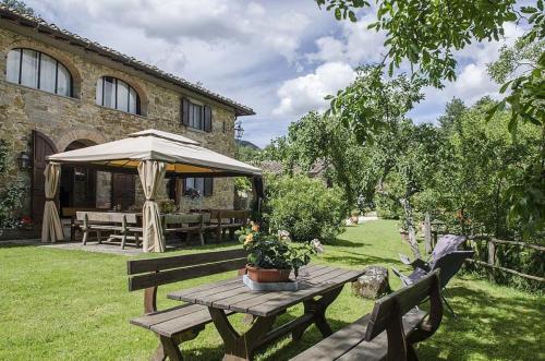 Villa Flora — 4-Star Luxury Hotel in Ronta, Italy