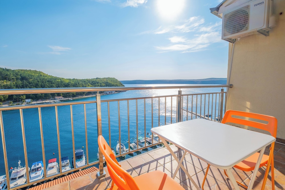 Apartment in Jadranovo 41863 — 4-Star Luxury Hotel in Jadranovo, Croatia