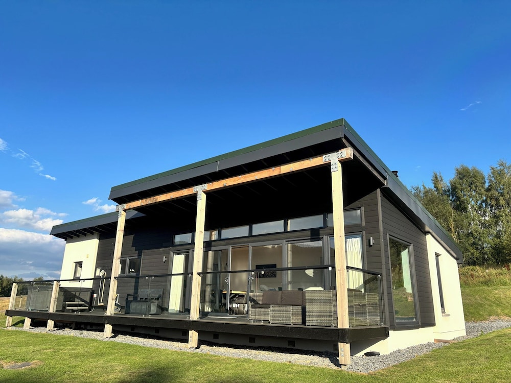Osprey View Lodge & Hot Tub — 4-Star Luxury Hotel in Aberfeldy, United Kingdom
