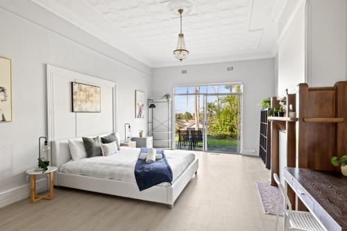 Spacious King Room Nearby Stations & Stores Shared Bathroom — hotel in Killara