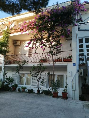 Apartmani Marivo — 4-Star Luxury Hotel in Baska Voda, Croatia