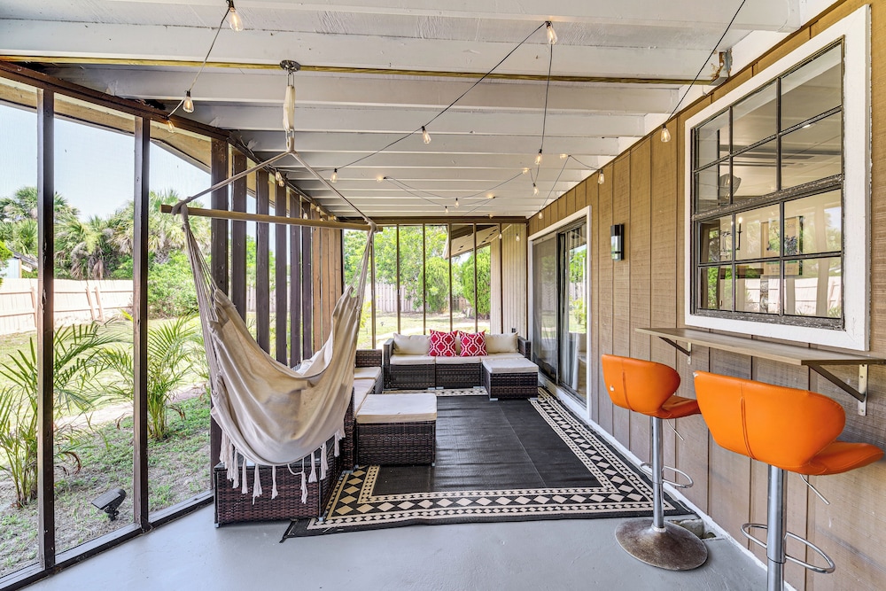 1 Block To Beach And Eats Modern Indialantic Apt 21992676 — Indialantic