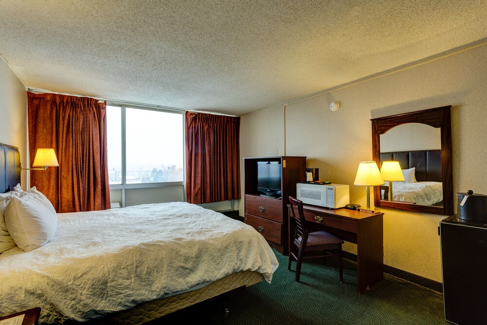 University Hotel & Suites - photo 10