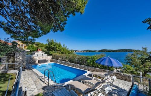 Four Bedroom Holiday Home In Rogoznica — 4-Star Luxury Hotel in Rogoznica, Croatia