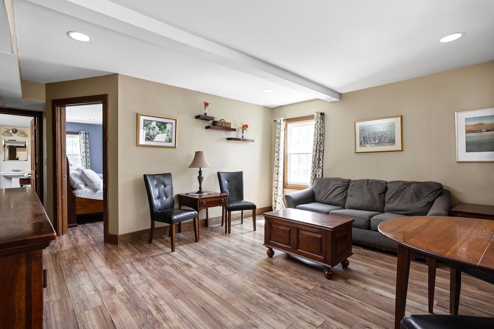 Artists Colony Inn & Restaurant - photo 30