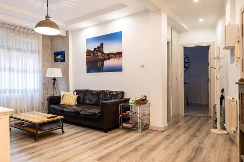 Amplio luminoso y moderno cerca del Casco Viejo in Bilbao, Spain